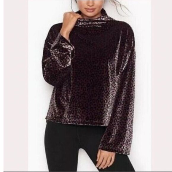 Victoria Sport Mock Neck Velour Sweatshirt Animal Print - Picture 1 of 13
